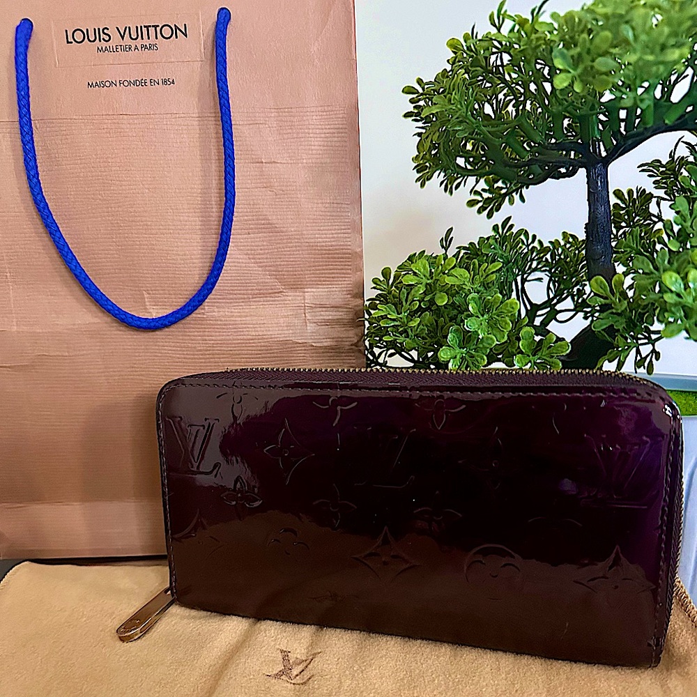 GUC Louis Vuitton monogram Vernis zip around wallet